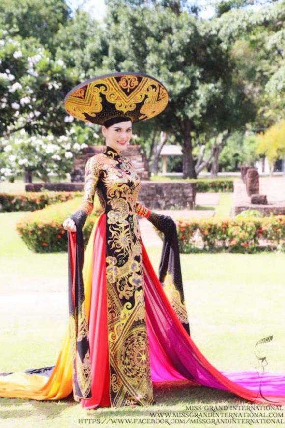Trong đêm chung kết Miss Grand International 2014, đại diện đến từ Việt Nam -Cao Thùy Linh đã giành giải Trang phụcdân tộc đẹp nhất.